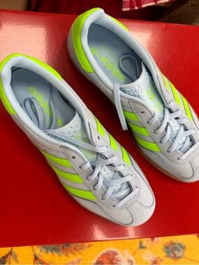 adidas Women’s Light Blue Sneakers with Neon Yellow-Green Stripes